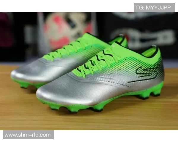 穿次顶足球鞋的球星们如何在赛场上演绎技术与速度的完美结合 穿次顶足球鞋的球星们如何在赛场上演绎技术与速度的完美结合