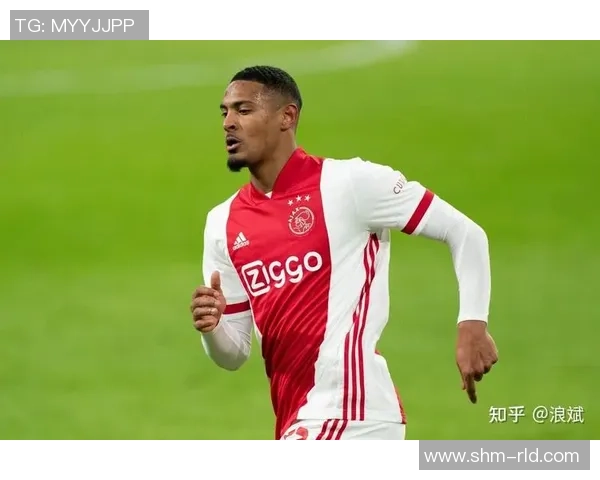 足球球星批评与称赞的背后：公众期待与球员表现的深层次关系分析