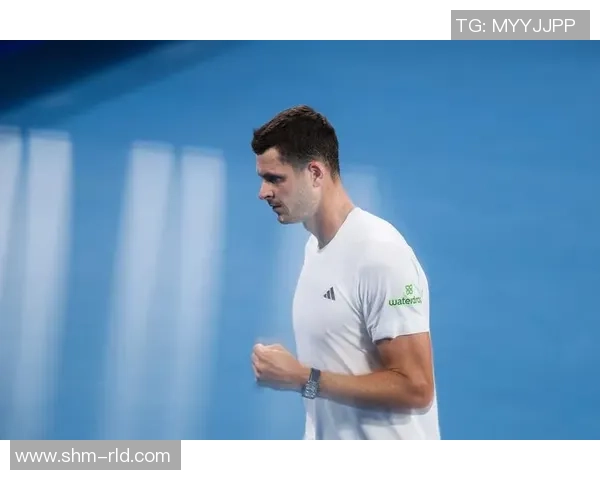 波兰足球明星在欧洲赛场崭露头角引领球队走向新辉煌 波兰足球明星在欧洲赛场崭露头角引领球队走向新辉煌